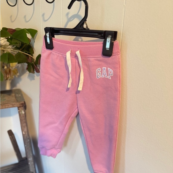 ✨ Baby Gap Pink/Purple Sweatpants 👶💗 | 12 to 18 Months | Cozy Fleece Joggers 🛍️ - Picture 3 of 5
